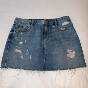 Zara jean skirt , size medium! Mini skirt with super cute rips.